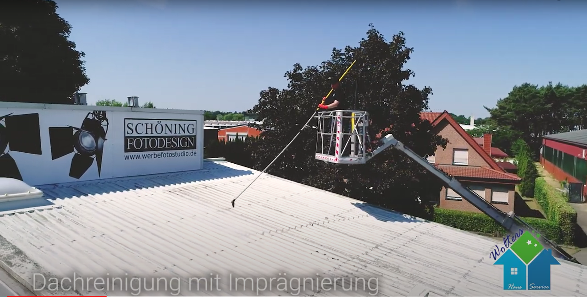 Reinigung mit Teleskoplanze f&uuml;r maximale Sicherheit und Sauberkeit.